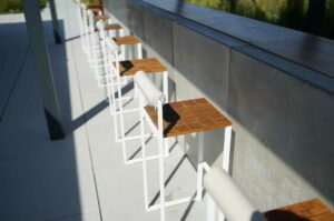 Tabouret bois de bar avec dossier pour jardin FRASSETO