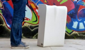 Assis debout béton SOMMERY