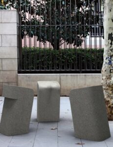 Assis debout béton SOMMERY