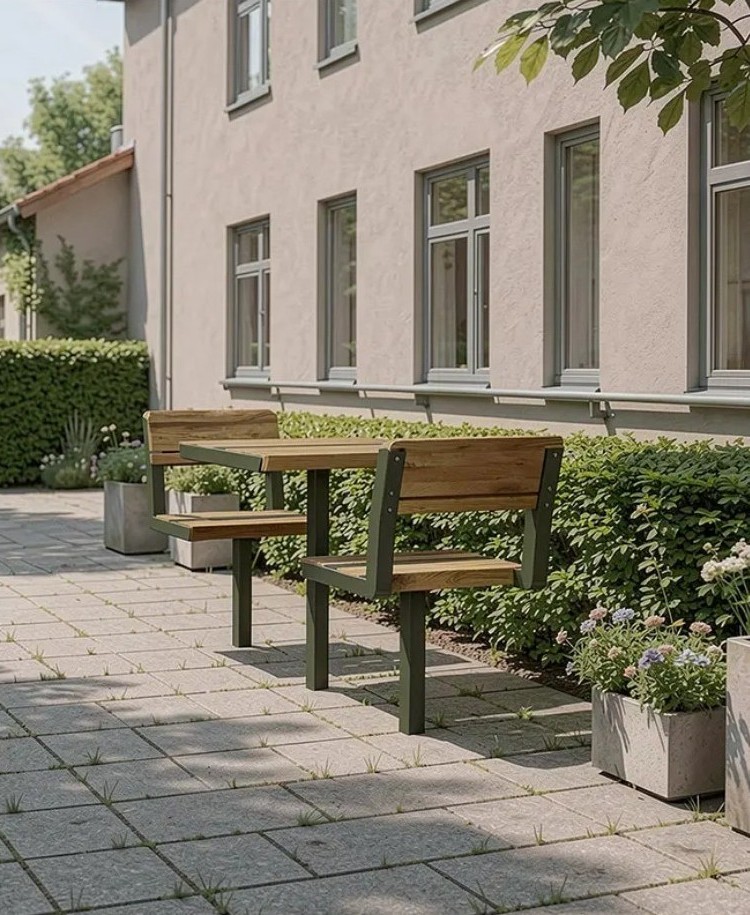 Petite table en bois robuste DAGNY