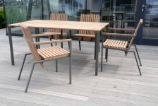 Chaise bois durable avec accoudoirs CORRANO