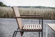 Chaise bois durable avec accoudoirs CORRANO