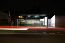 Grand Abribus avec bancs parois latérale et panneau publicitaire SEVRAN (3)