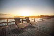 Solide chaise longue urbaine en bois DAGNY