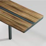 Table urbaine en bois adaptée PMR DAGNY