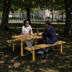 Table urbaine en bois adaptée PMR DAGNY