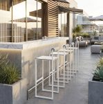 Tabouret de bar HPL avec dossier extérieur GAGNO