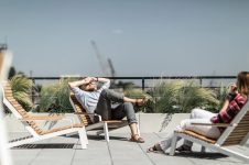 Transat relaxant en bois accoudoirs AJACCIO